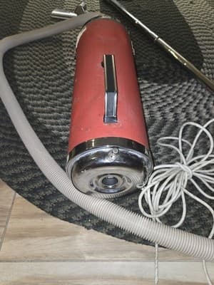 Working Vintage Canadian Electrolux Red Canister Vacuum Complete Set - Thumbnail 4