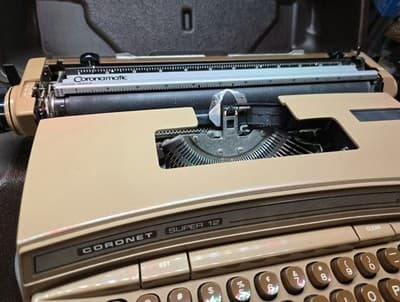 Vintage Smith-Corona Coronet Super 12 Electric Typewriter in Case TESTED - Thumbnail 3