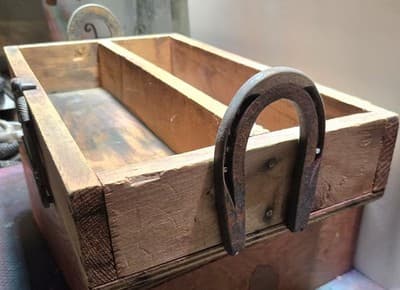ANTIQUE HANDMADE FOLKART WOODEN CADDY W/HORSESHOE HANDLES & IRON EAGLE - Thumbnail 6