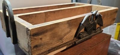 ANTIQUE HANDMADE FOLKART WOODEN CADDY W/HORSESHOE HANDLES & IRON EAGLE - Thumbnail 3