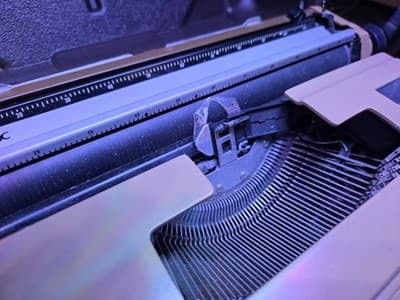 Vintage Smith-Corona Coronet Super 12 Electric Typewriter in Case TESTED - Thumbnail 9