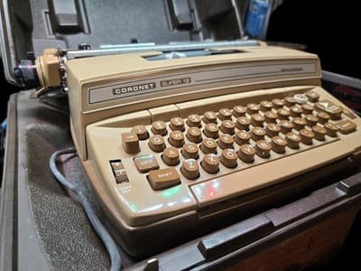 Vintage Smith-Corona Coronet Super 12 Electric Typewriter in Case TESTED - Thumbnail 2