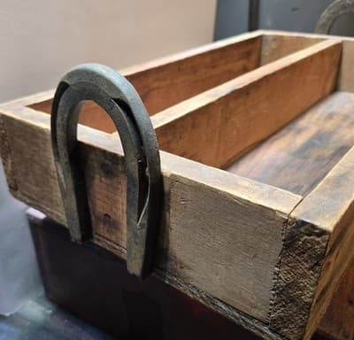 ANTIQUE HANDMADE FOLKART WOODEN CADDY W/HORSESHOE HANDLES & IRON EAGLE - Thumbnail 7