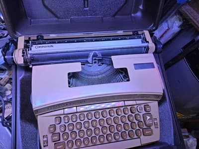 Vintage Smith-Corona Coronet Super 12 Electric Typewriter in Case TESTED - Thumbnail 8