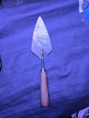VINTAGE BRICKLAYERS POINTING TROWEL WITH WOODEN HANDLE - VERY WELL PRESERVED - Thumbnail 2