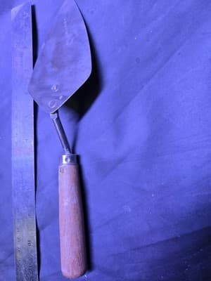VINTAGE BRICKLAYERS POINTING TROWEL WITH WOODEN HANDLE - VERY WELL PRESERVED - Thumbnail 5