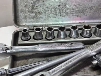 Vintage Craftsman -V- Series 1/4" Drive 14pc Ratchet Set w/Embossed Metal Case - Thumbnail 4