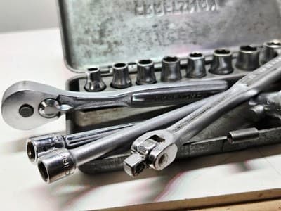 Vintage Craftsman -V- Series 1/4" Drive 14pc Ratchet Set w/Embossed Metal Case - Thumbnail 6