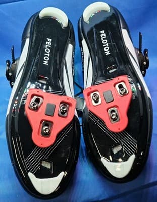New Peloton Cycling Shoes Unisex Size 43 Men 10/Women's 12 With Delta Cleats - Thumbnail 2