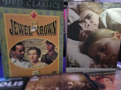 DVD LOT- 8 Titles, Includes 2 Box Sets - Thumbnail 3