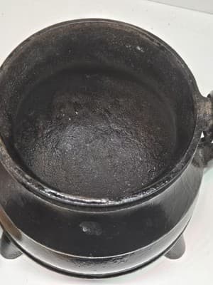 Cast iron Cauldron w. Lid and Handles,Perfect For Smudging, Incense Burner - Thumbnail 5