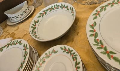 VINTAGE Crown Ming 27 PIECE Plates Set Holly Holiday Fine China Festive - Thumbnail 5