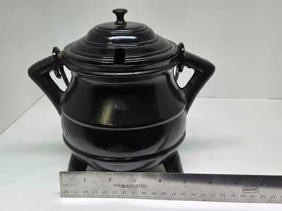 Cast iron Cauldron w. Lid and Handles,Perfect For Smudging, Incense Burner - Thumbnail 7