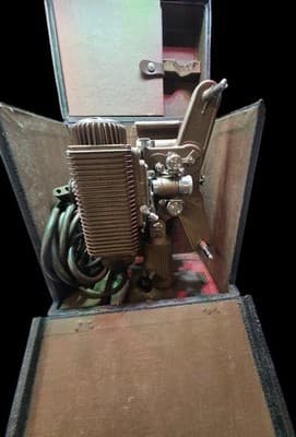 Vintage Revere Eight Model 85 8mm Movie Film Projector W/case, Only Needs Bulb! - Thumbnail 13