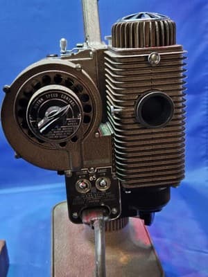 Vintage Revere Eight Model 85 8mm Movie Film Projector W/case, Only Needs Bulb! - Thumbnail 3