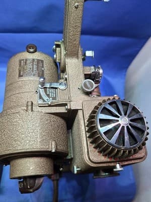 Vintage Revere Eight Model 85 8mm Movie Film Projector W/case, Only Needs Bulb! - Thumbnail 7