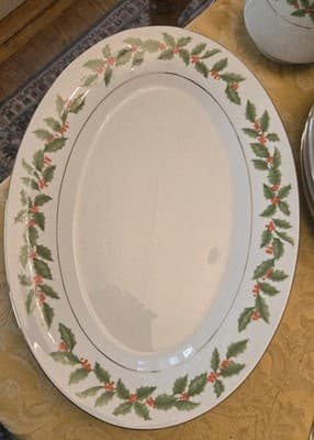 VINTAGE Crown Ming 27 PIECE Plates Set Holly Holiday Fine China Festive - Thumbnail 2