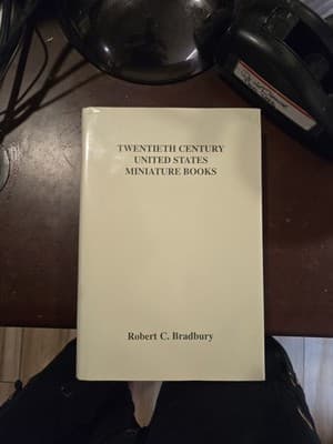 TWENTIETH CENTURY U.S. MINIATURE BOOKS - Robert C. Bradbury-RARE 1st Edition - Thumbnail 2