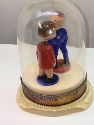 Vintage Hong Kong Wind Up Music Boy Girl Figures Kissing Magnet Rare Collectible - Thumbnail 5
