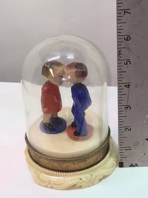 Vintage Hong Kong Wind Up Music Boy Girl Figures Kissing Magnet Rare Collectible - Thumbnail 10