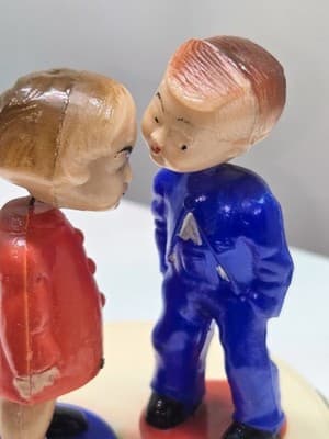Vintage Hong Kong Wind Up Music Boy Girl Figures Kissing Magnet Rare Collectible - Thumbnail 8