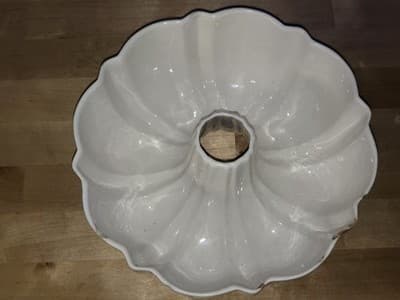 Vintage California USA Pottery #59 White Ceramic Bundt Pan 10" - Thumbnail 3