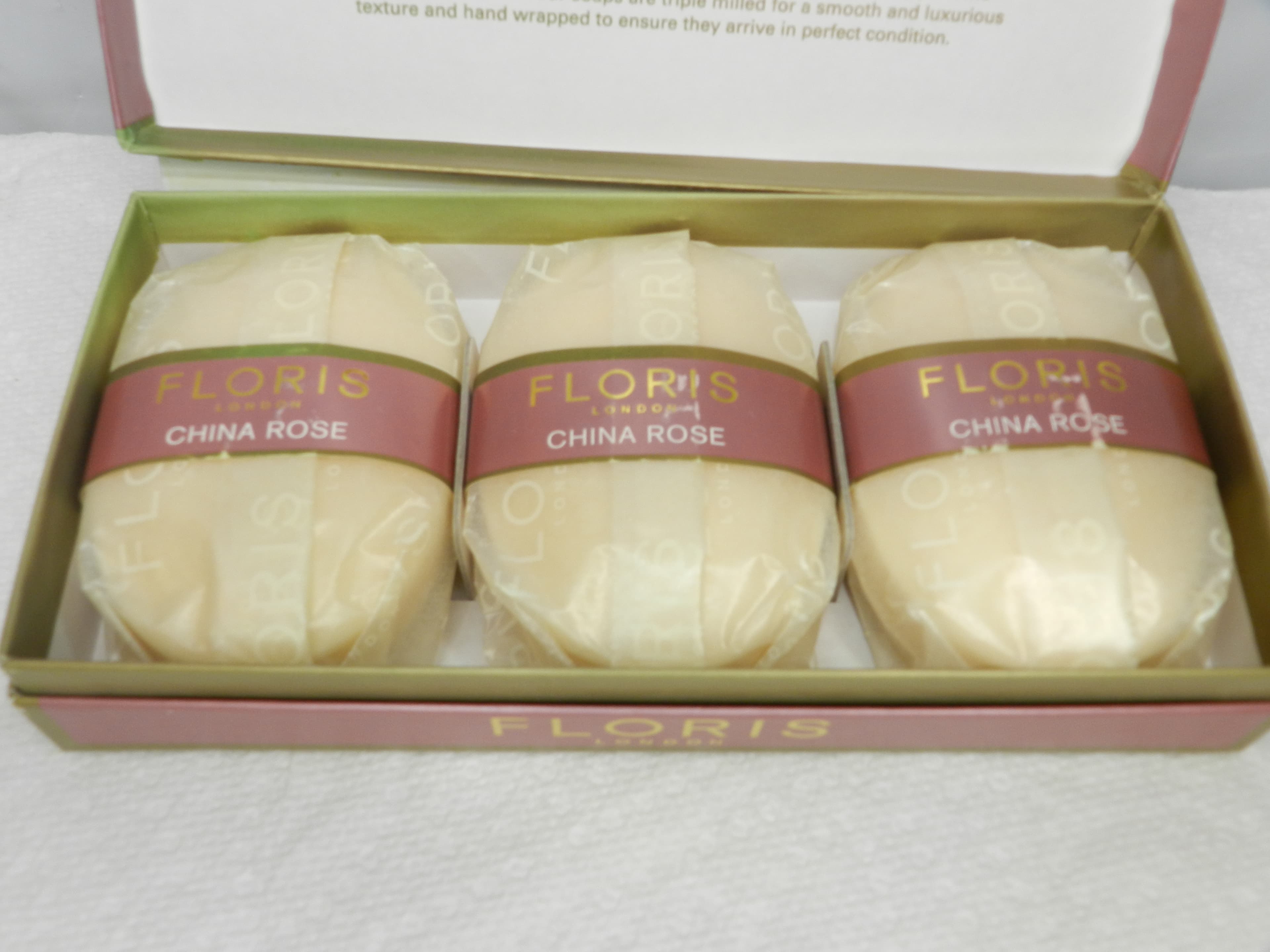 Floris London China Rose Bouquet Triple Milled Luxury Hand Soap 3 x 2.64 oz N60J - Thumbnail 2