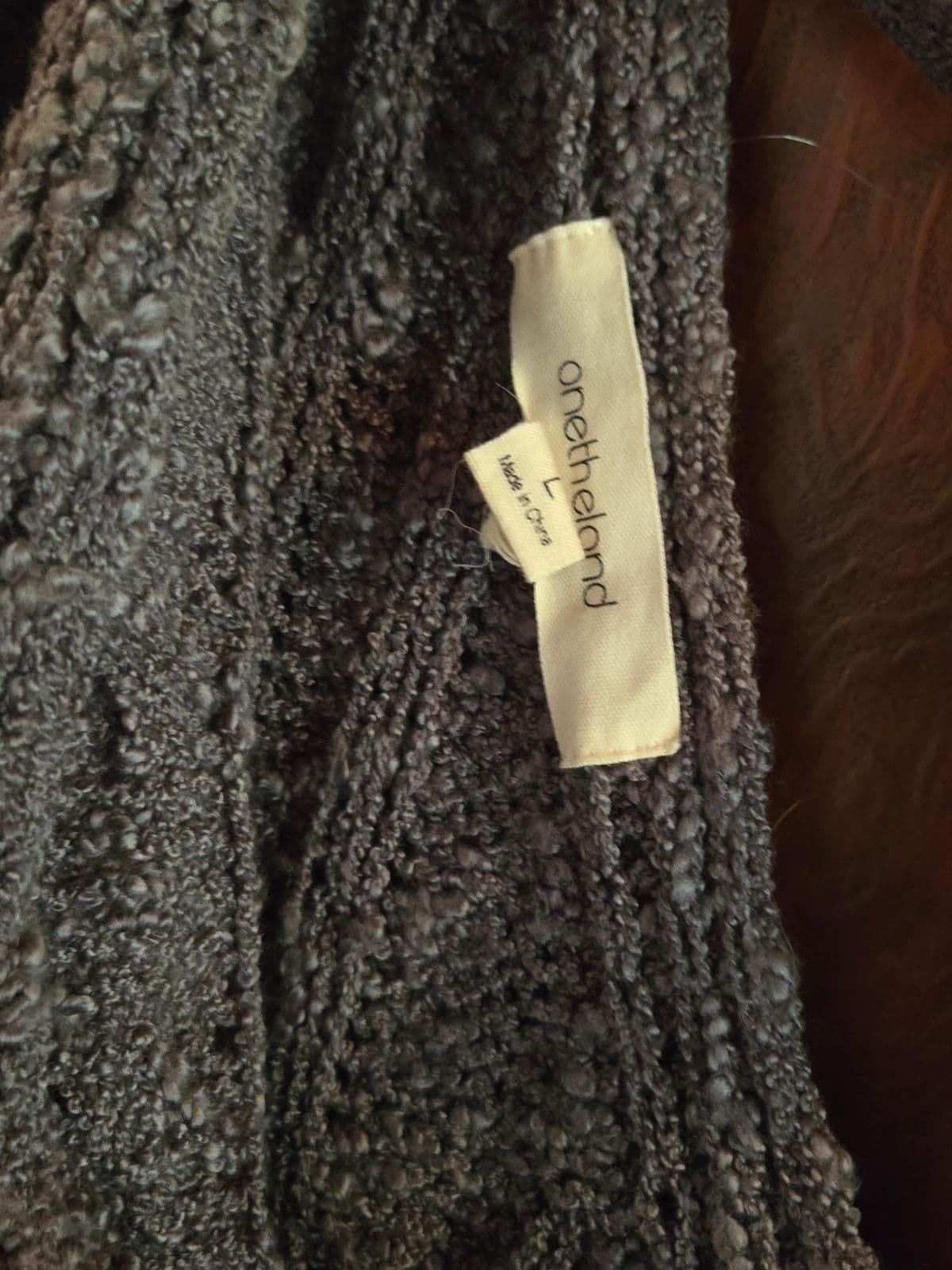 **🌟 Gently Used onethread Sweater - Size Medium 🌟** - Thumbnail 3