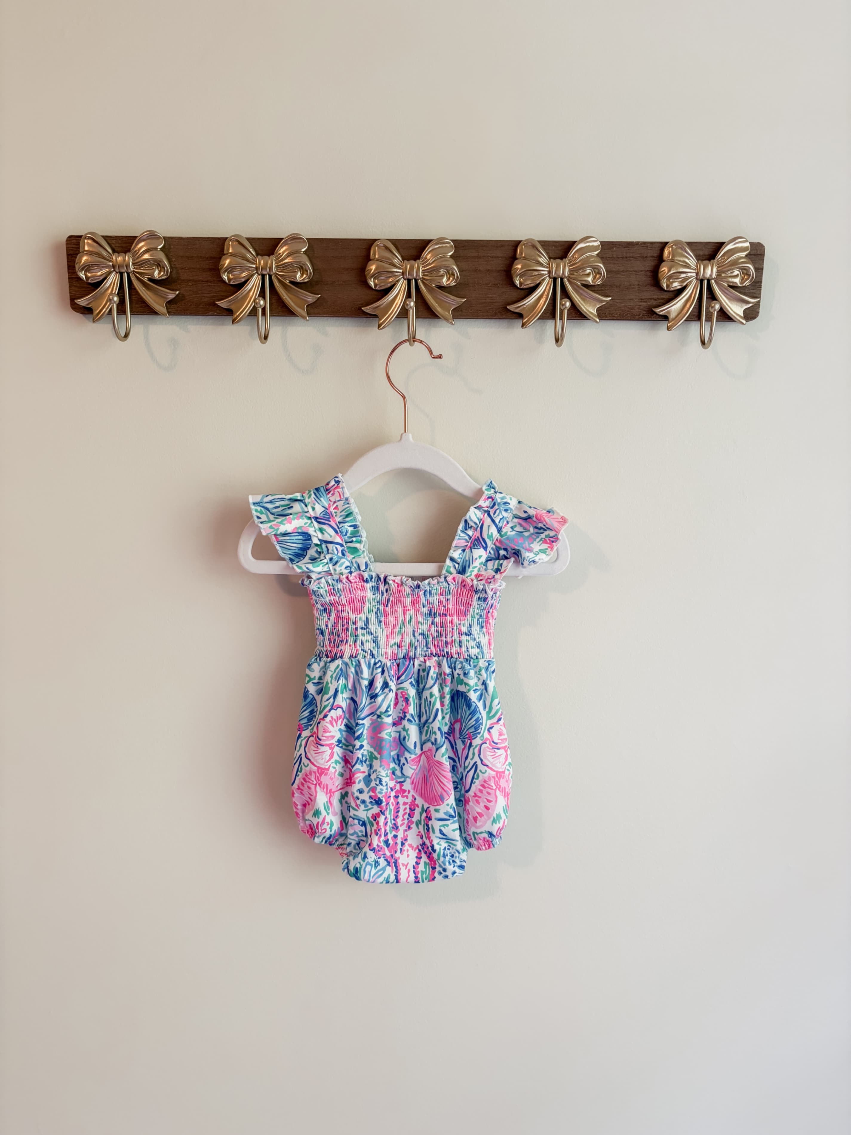 Abby & Evie NWT size 0-3 months Floral Baby Romper with Ruffle Sleeves - Thumbnail 2