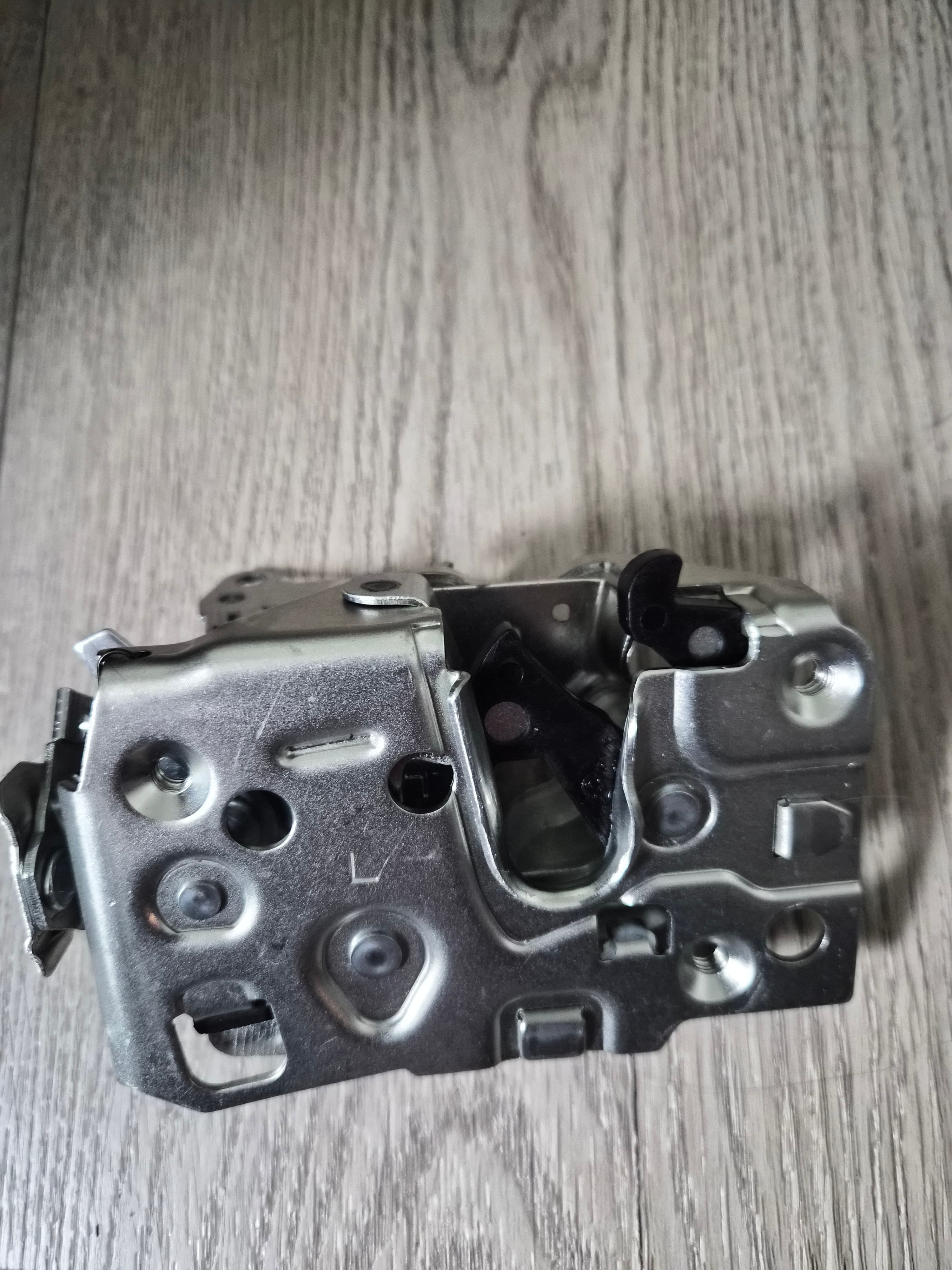 Chevy/GMC Truck door latch actuator c/k1500 Suburban Yukon Escallade 1985-2002