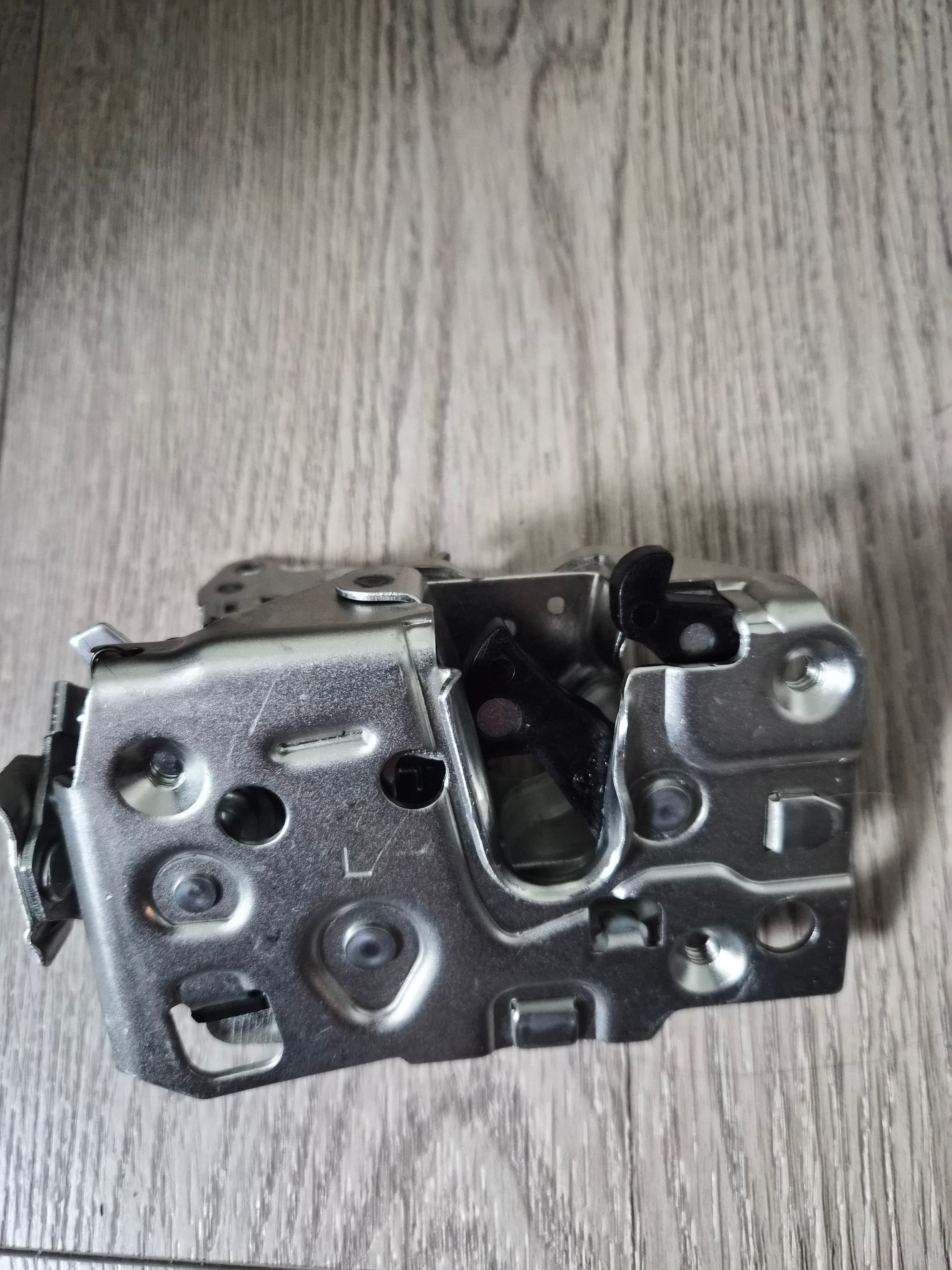 Chevy/GMC Truck door latch actuator c/k1500 Suburban Yukon Escallade 1985-2002 - Thumbnail 3
