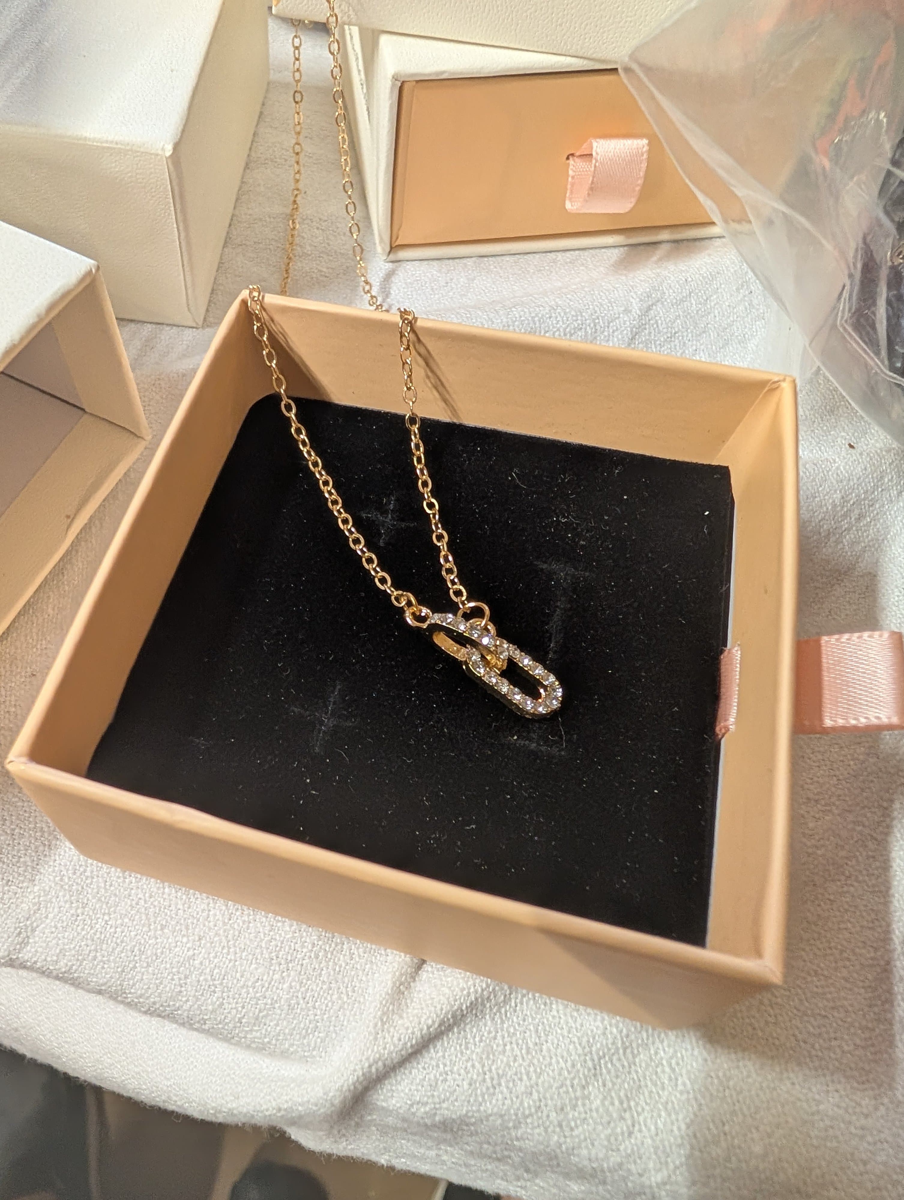Solarie Gold Necklace with Crystal Pendant - Thumbnail 4
