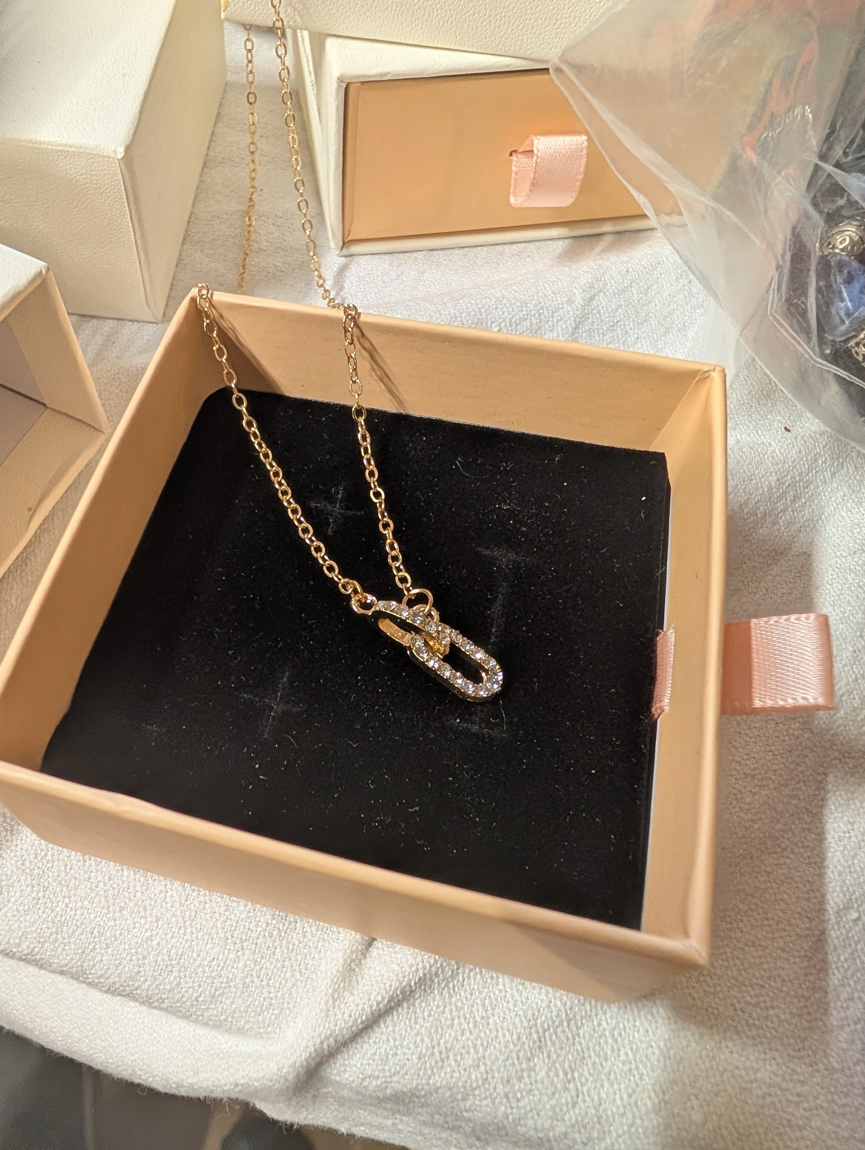 Solarie Gold Necklace with Crystal Pendant - Thumbnail 5