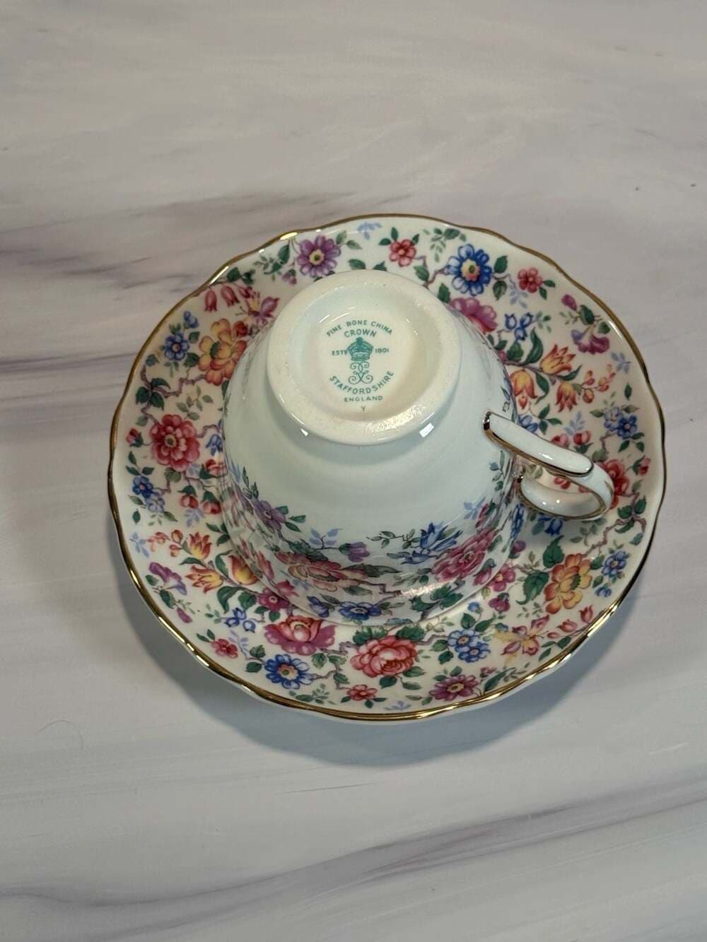 Vtg CROWN STAFFORDSHIRE Fine Bone China Cup & Saucer Floral Pattern Gold Trim