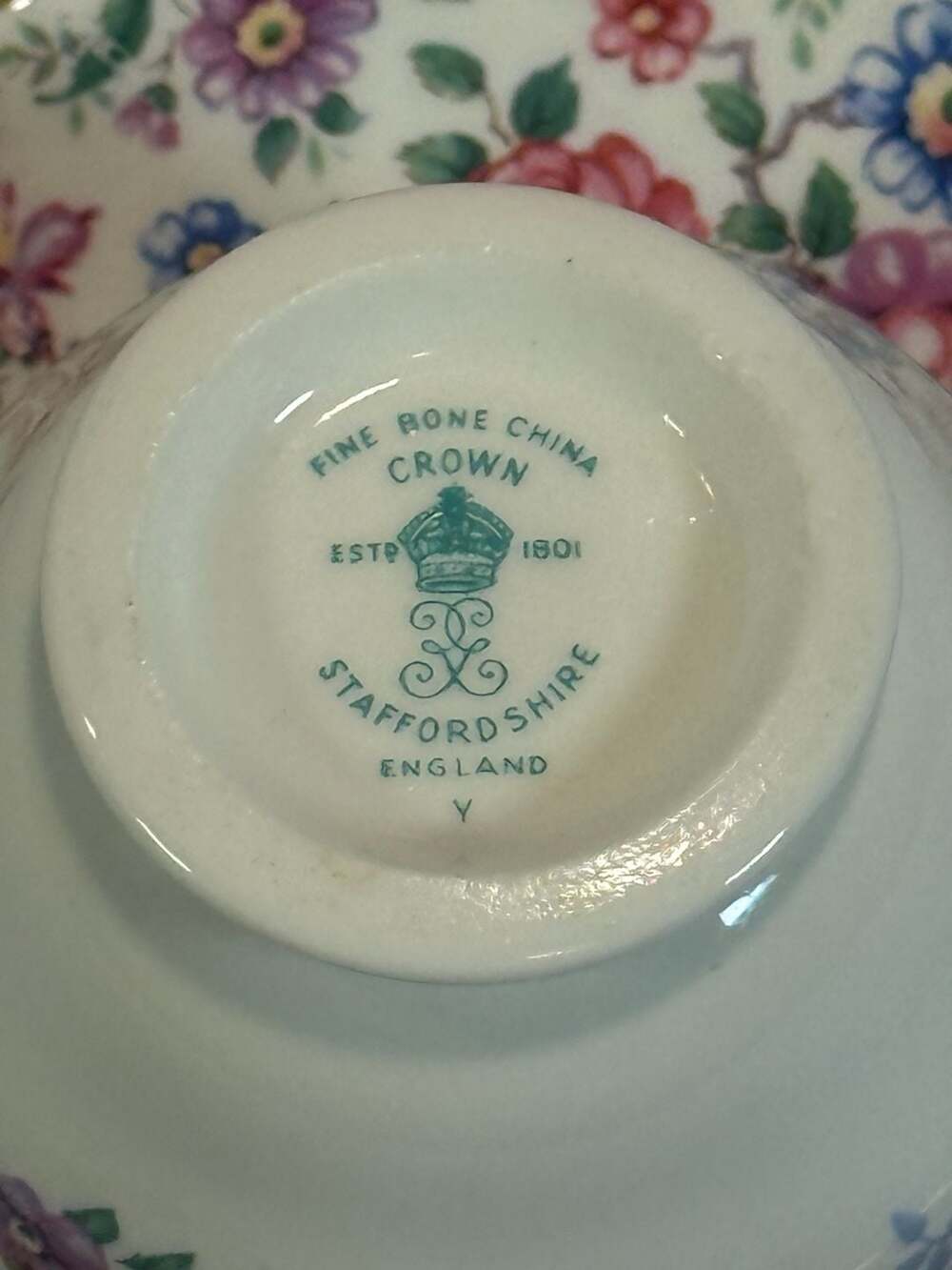 Vtg CROWN STAFFORDSHIRE Fine Bone China Cup & Saucer Floral Pattern Gold Trim - Thumbnail 2