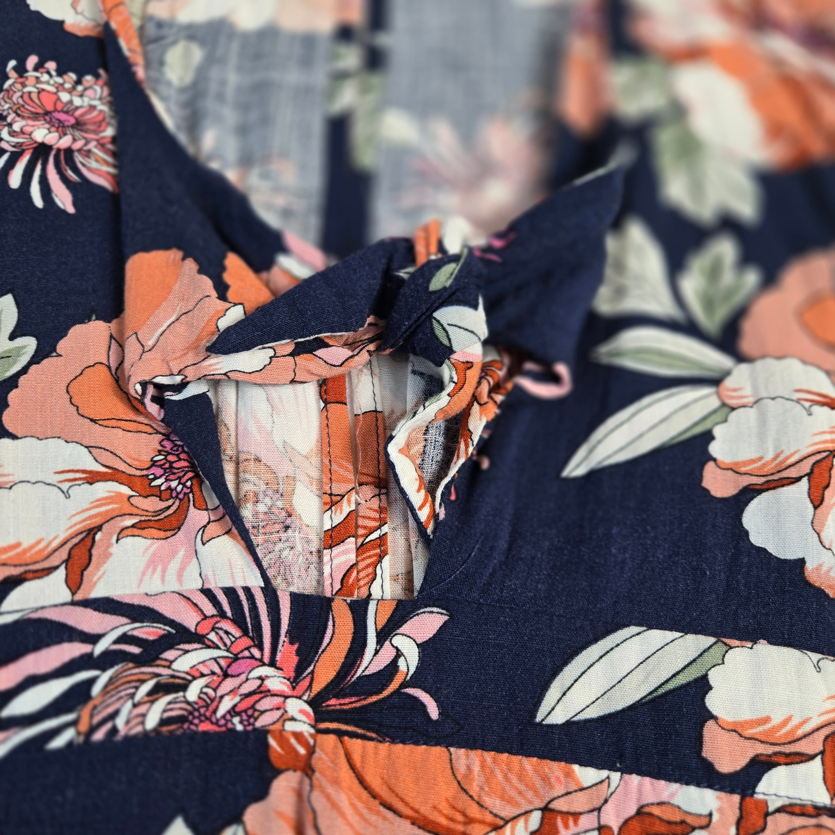 Lulus Floral V-Neck Dress with Short Sleeves Size S - Thumbnail 4