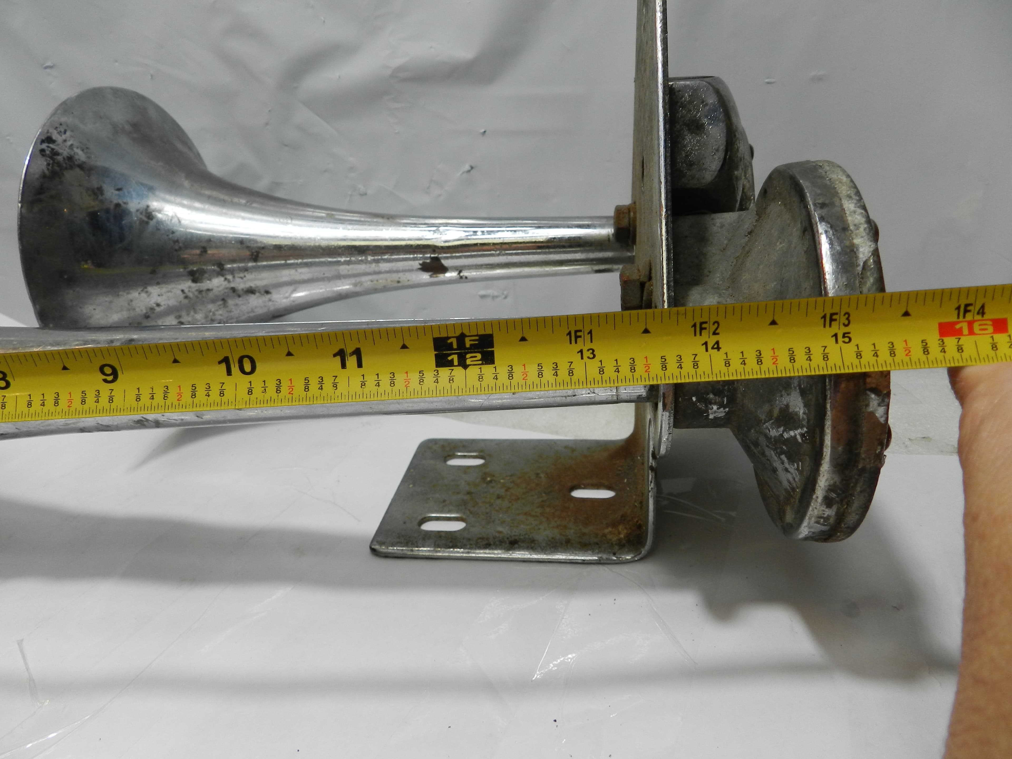 Vintage Dual Trumpet Air Horn with Mounting Bracket N93J - Thumbnail 12