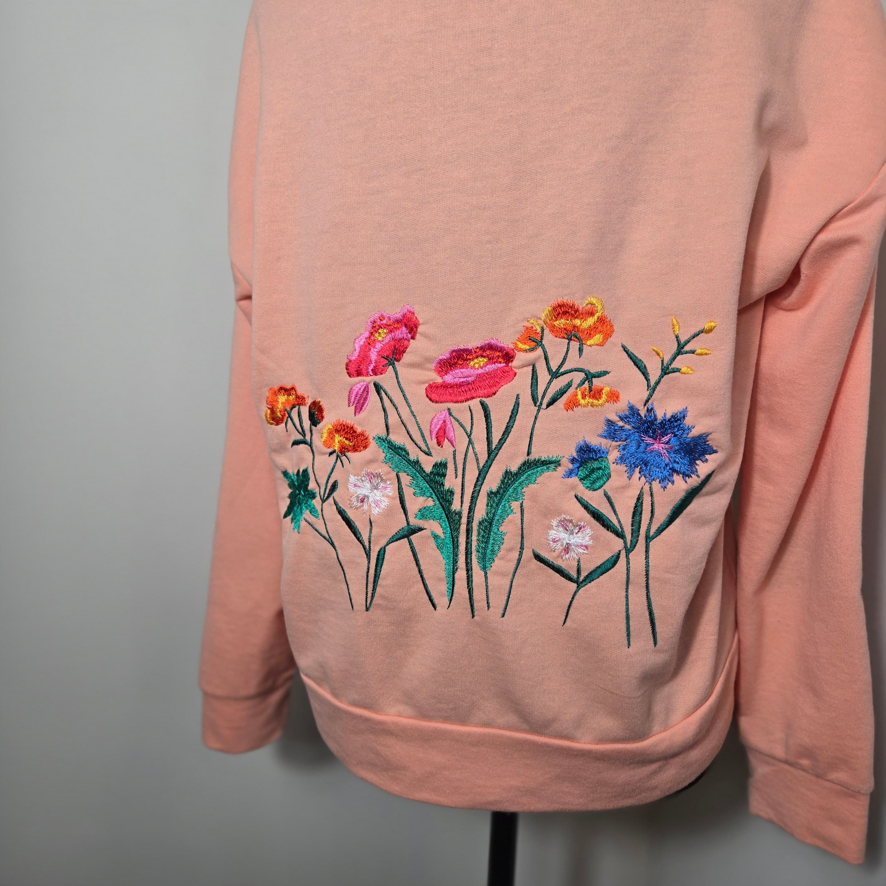 Embroidered Floral Hoodie Size Small - Thumbnail 7