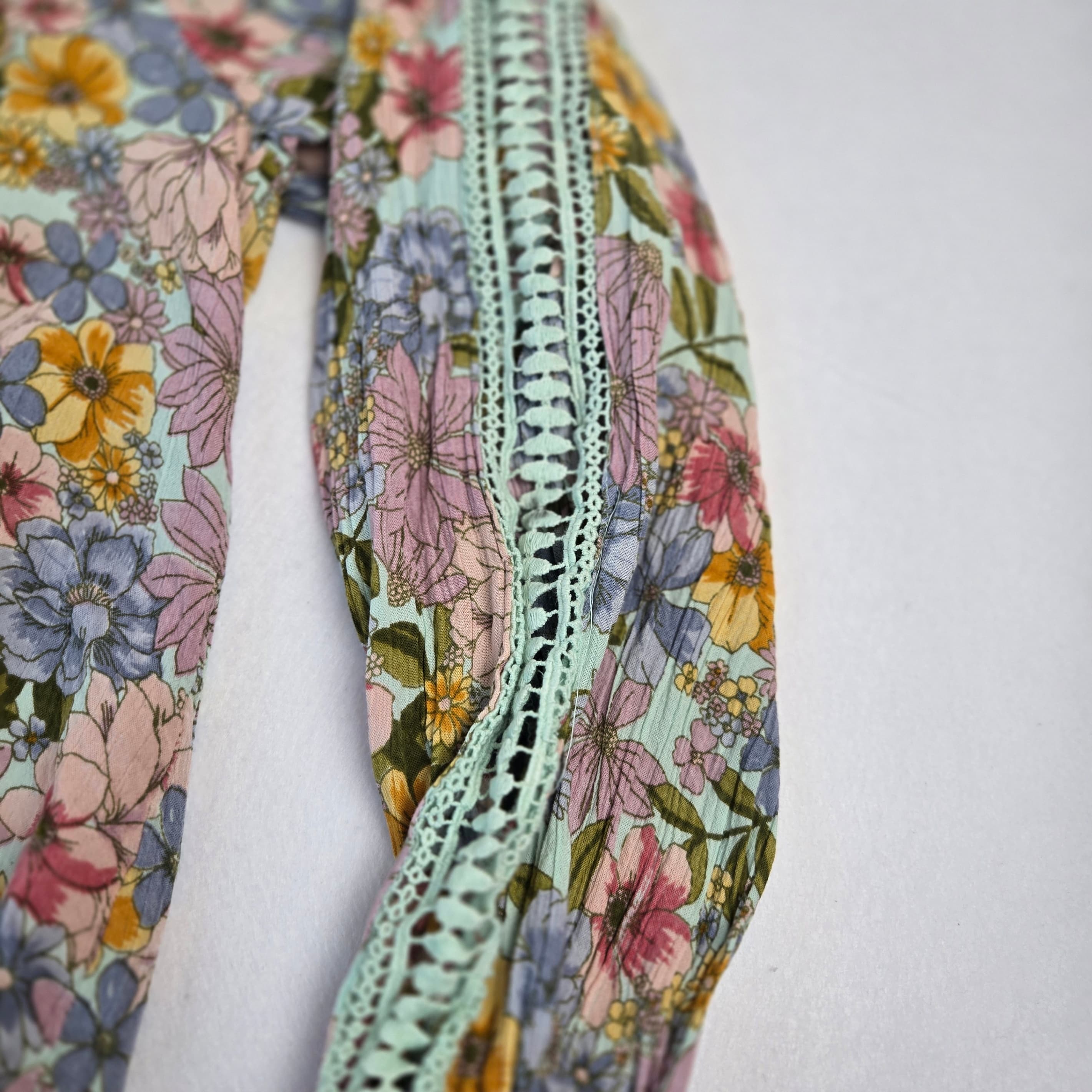 Angie Floral Long Sleeve Blouse with Lace Detail - Thumbnail 3