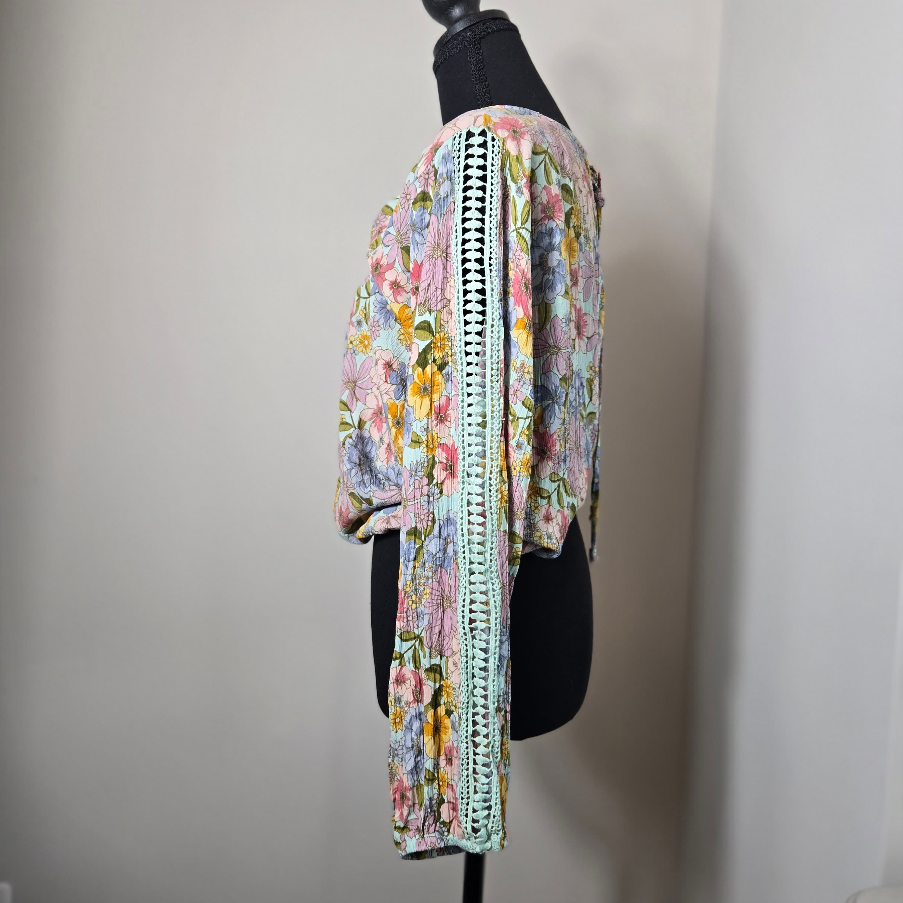 Angie Floral Long Sleeve Blouse with Lace Detail - Thumbnail 10