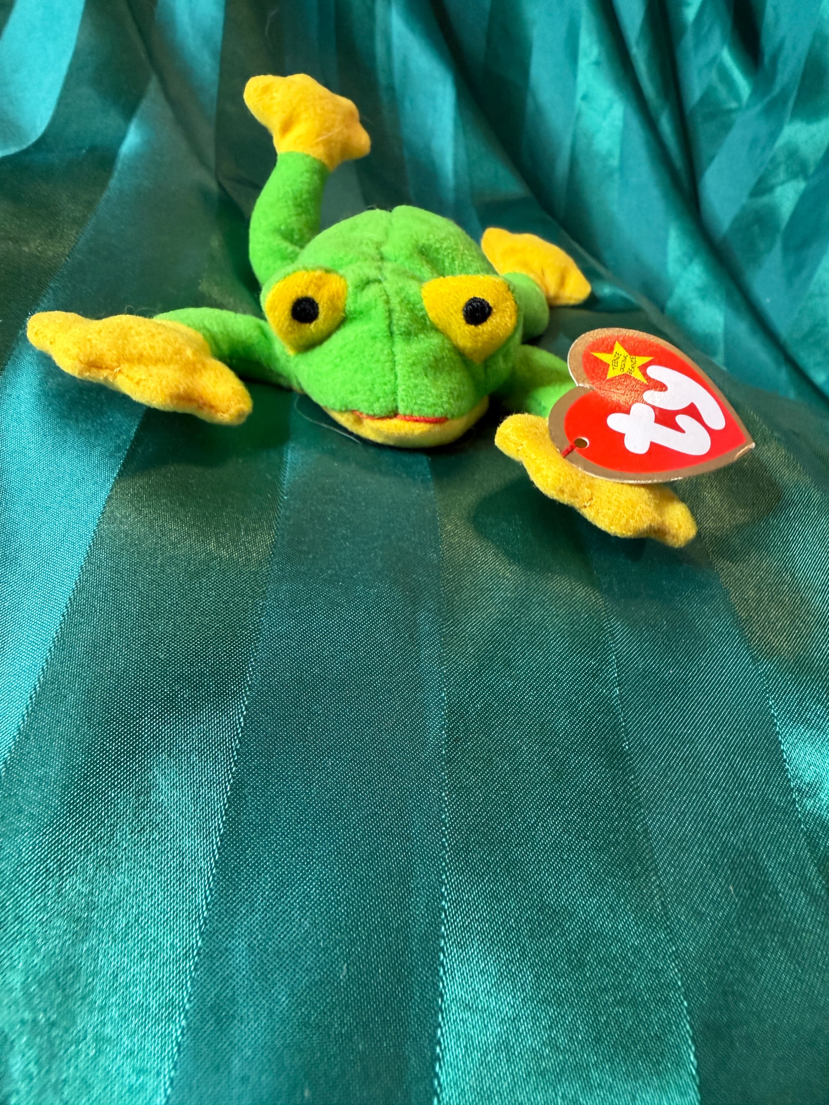 Ty Beanie Baby Smoochy the Frog Plush 1997 - Thumbnail 2