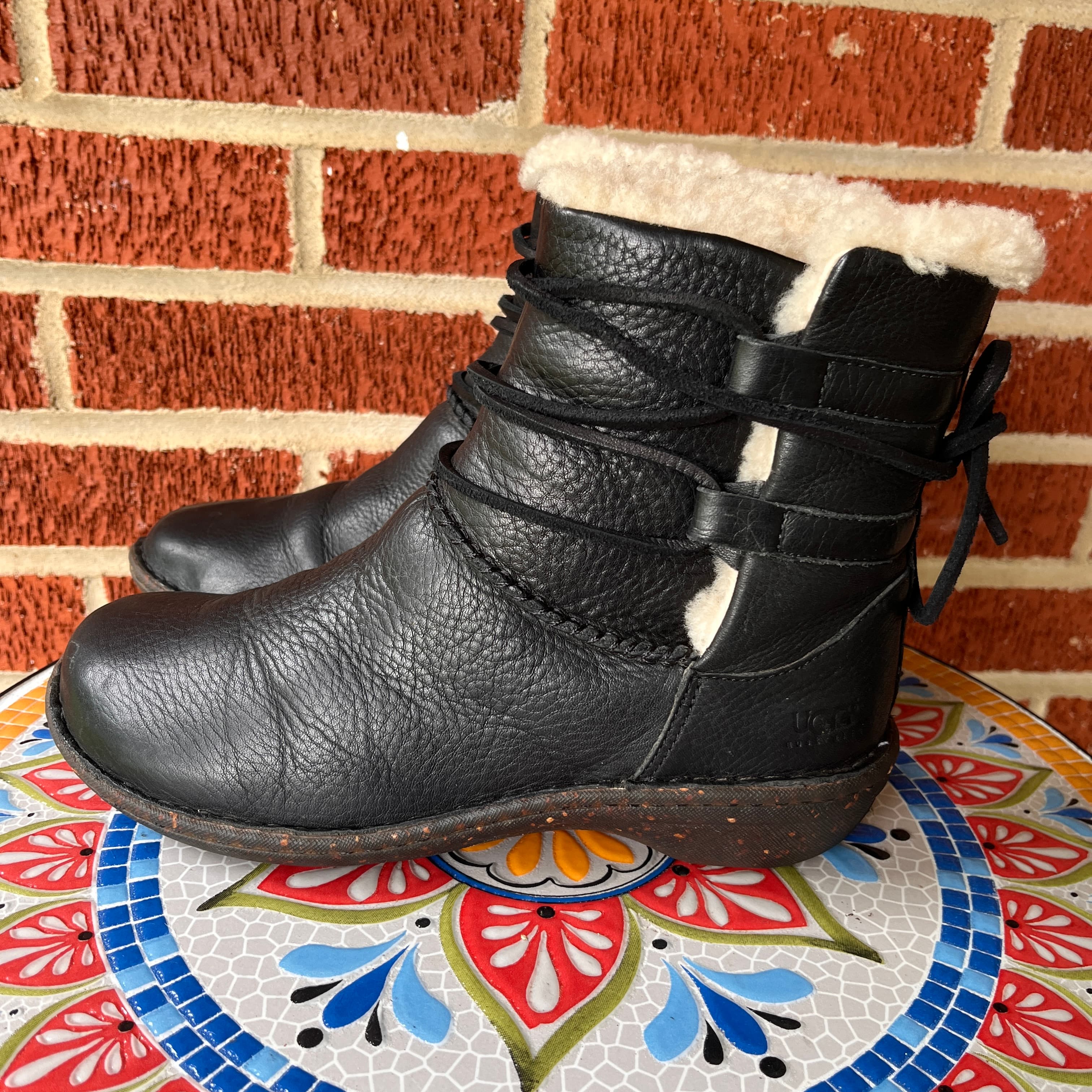 UGG Women's Black Leather Boots Size 8 - Thumbnail 2