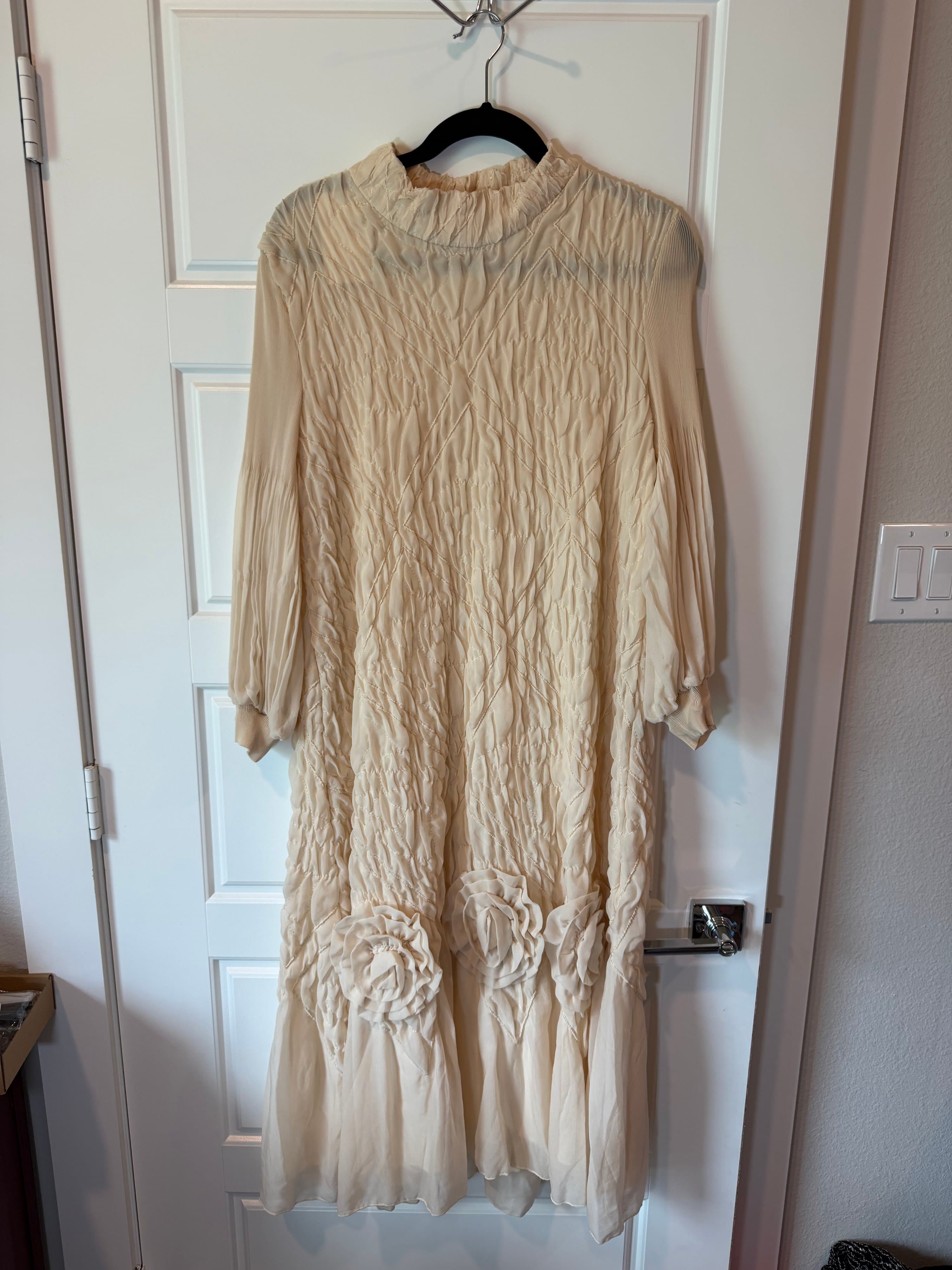 K&K Textured Cream Dress with Floral Accents - Thumbnail 2