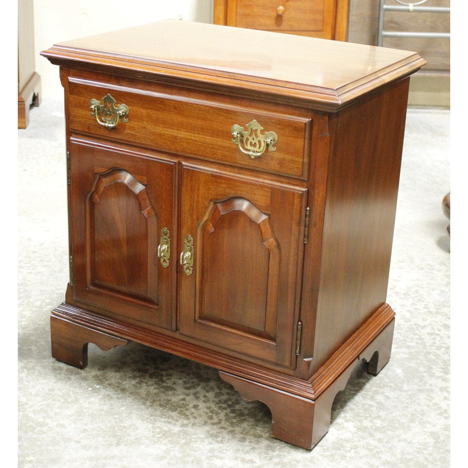 Knob Creek Cabinet Nightstand - Cherry - Thumbnail 5