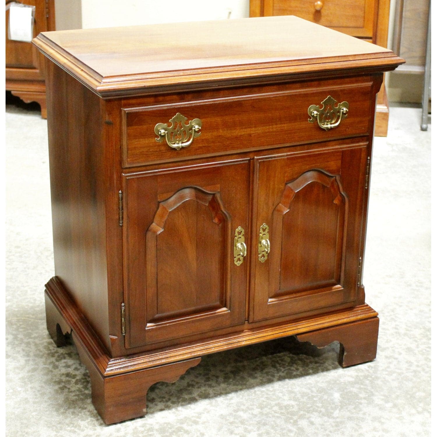 Knob Creek Cabinet Nightstand - Cherry - Thumbnail 4