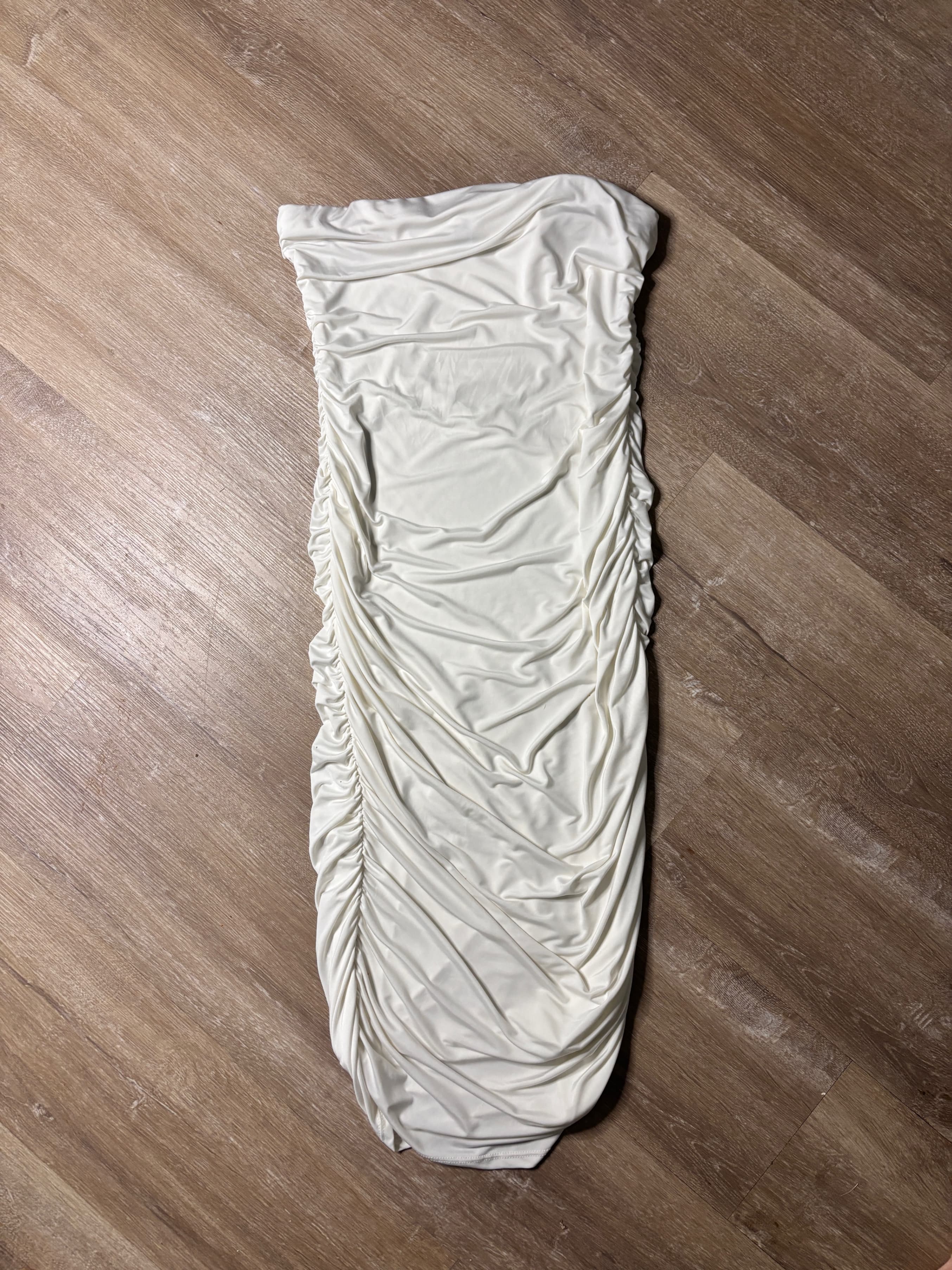 Windsor White Ruched Strapless Mid Dress Size M/L - Thumbnail 2