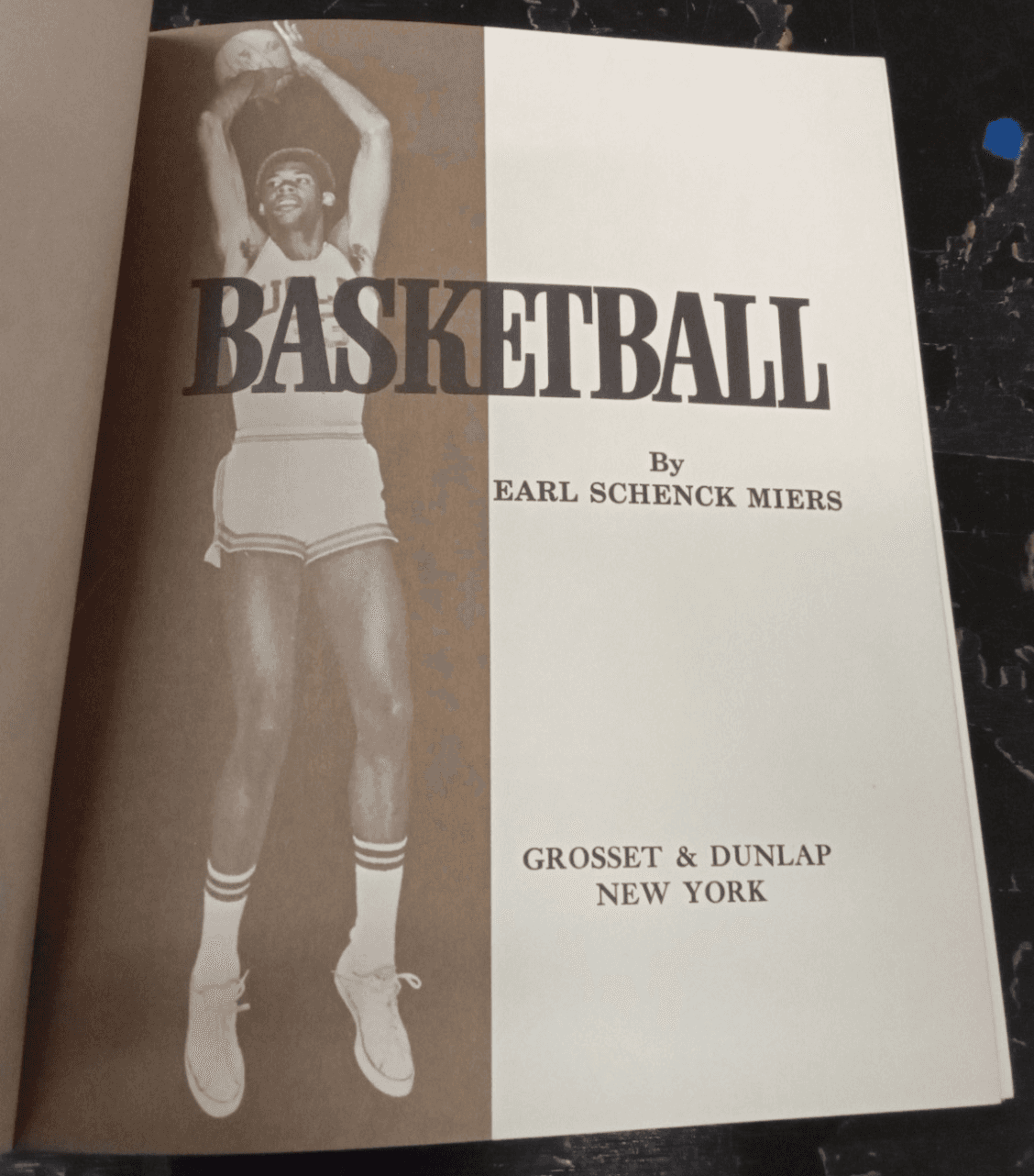 Basketball by Earl Schenck Miers, 1969, Star Players, Excellent Condition!! - Thumbnail 3