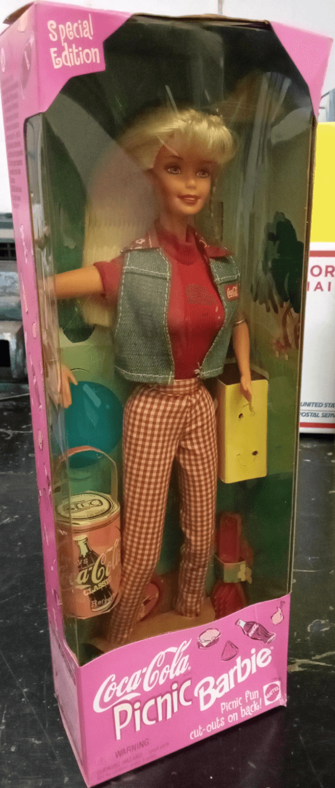 1997 Barbie Coca-Cola Picnic Barbie Special Edition Mattel NOS - Thumbnail 2