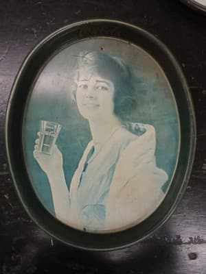 Set Of 2 Vtg 1973 Repro. of 1923 Coca Cola Flapper Girl Oval Metal Tray - Thumbnail 2