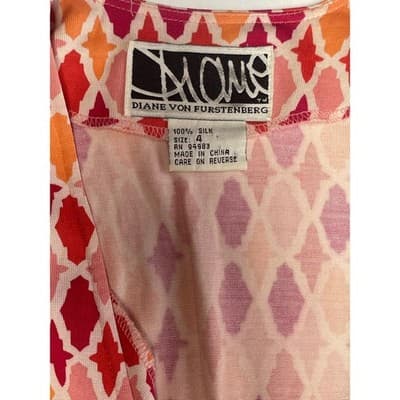 Vintage DVF Silk Wrap Dress Pink Orange Ikat Quatrefoil Print worn on Buffy sz 4 - Thumbnail 11